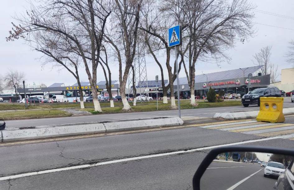 Toshkentda bir hafta oldin o‘rnatilgan panjaralar balandligi talabga javob bermagani sababli olib tashlandi